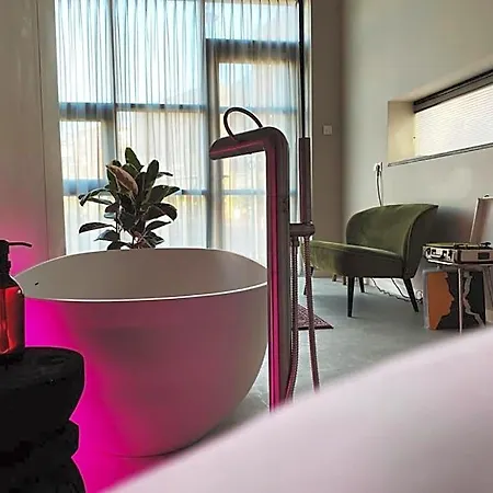 Aparthotel Home8 Studio's 3*
